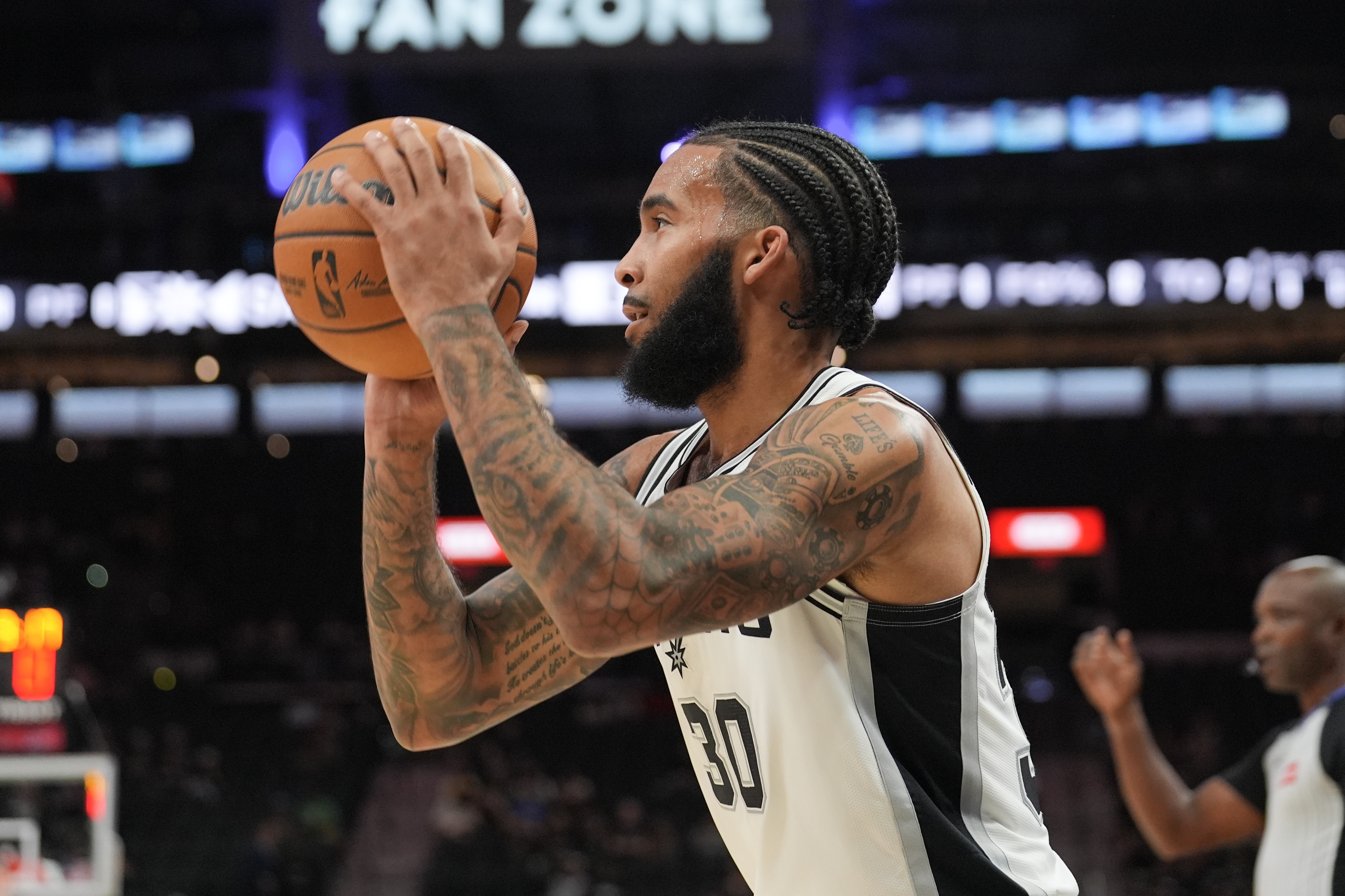MK体育官方网站-比肩水花！尚帕尼在分区决赛抢七中单场投进6记三分 NBA历史第3人